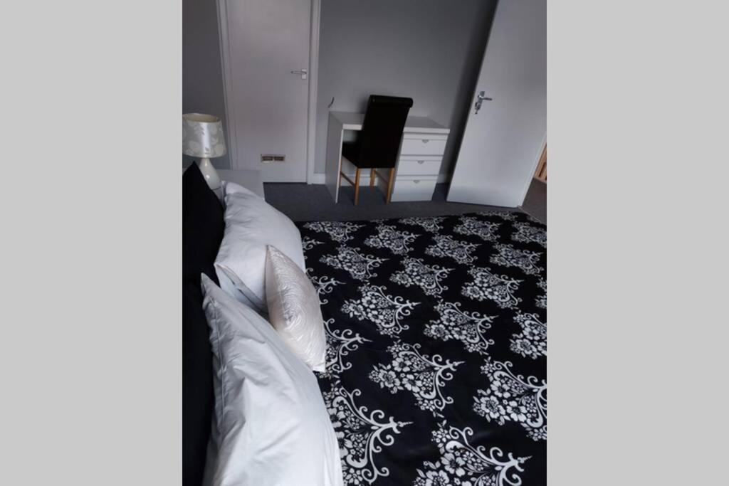 Wonderland Guest House โคเวนทรี ภายนอก รูปภาพ